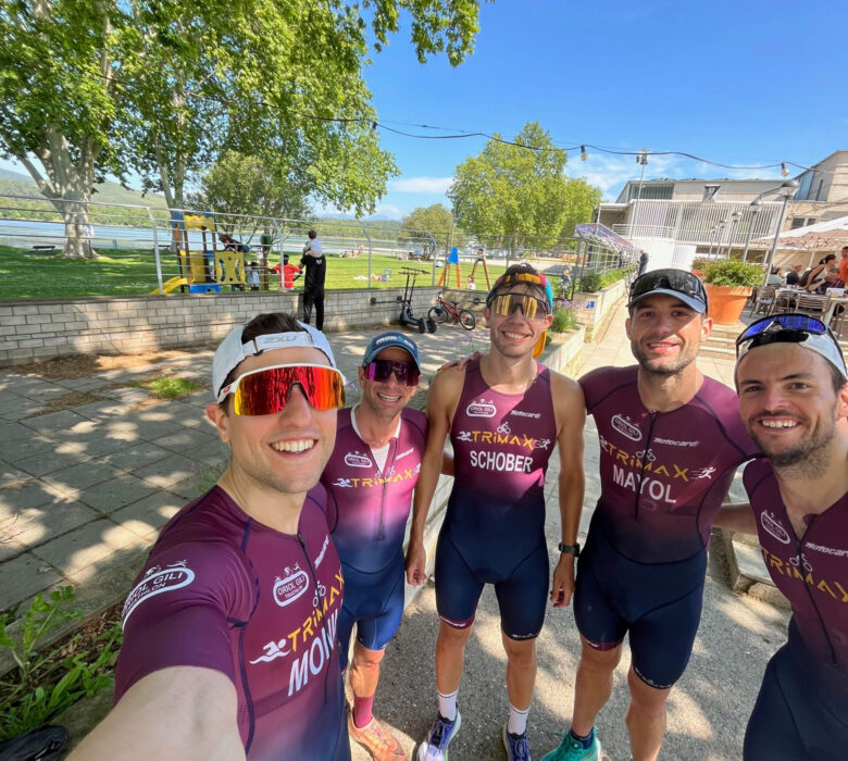 TRIMAX triathlon team athletes together before a race